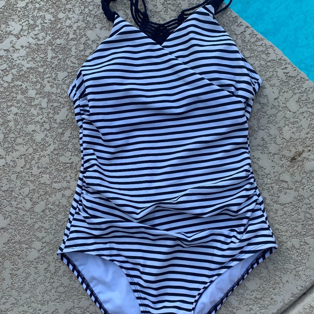 Kona Sol swim suit size medium